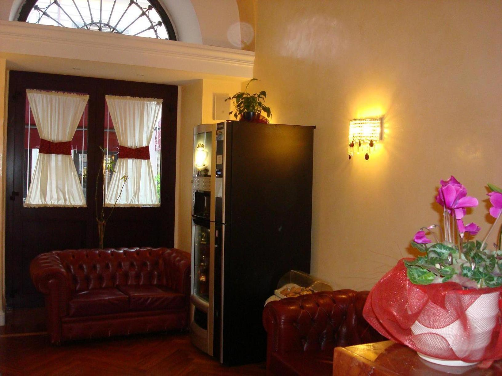 Hotel Dina — Foto 1